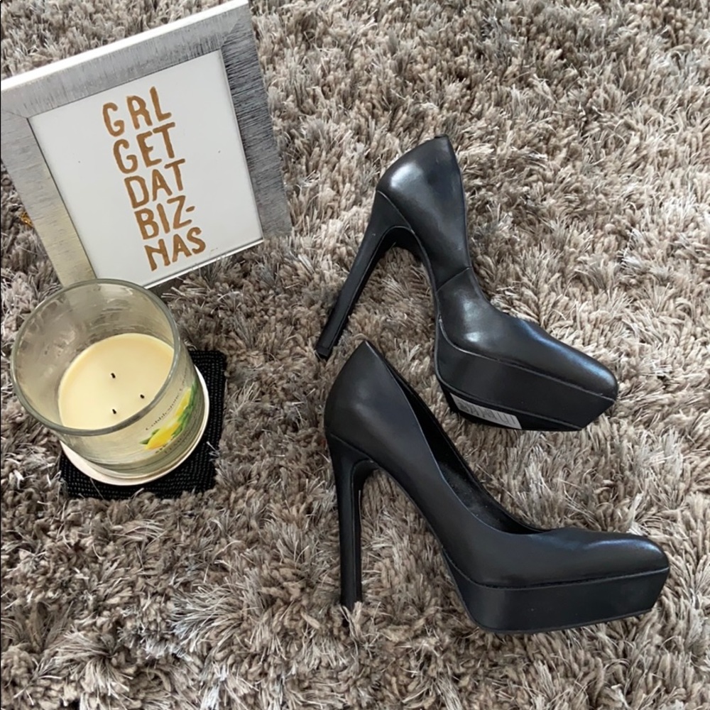 ✨NEW✨ BCBG Gunmetal Leather Heels